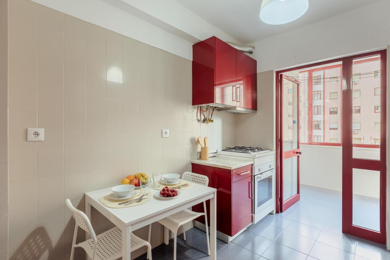 Elegant 3 Bedroom Apt - City Centre - Garage - Metro Lisboa Exterior foto